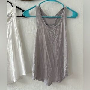 Lululemon Bundle 2 shirts White Lilac Gray Pleated Back Love Tank Size 0/2